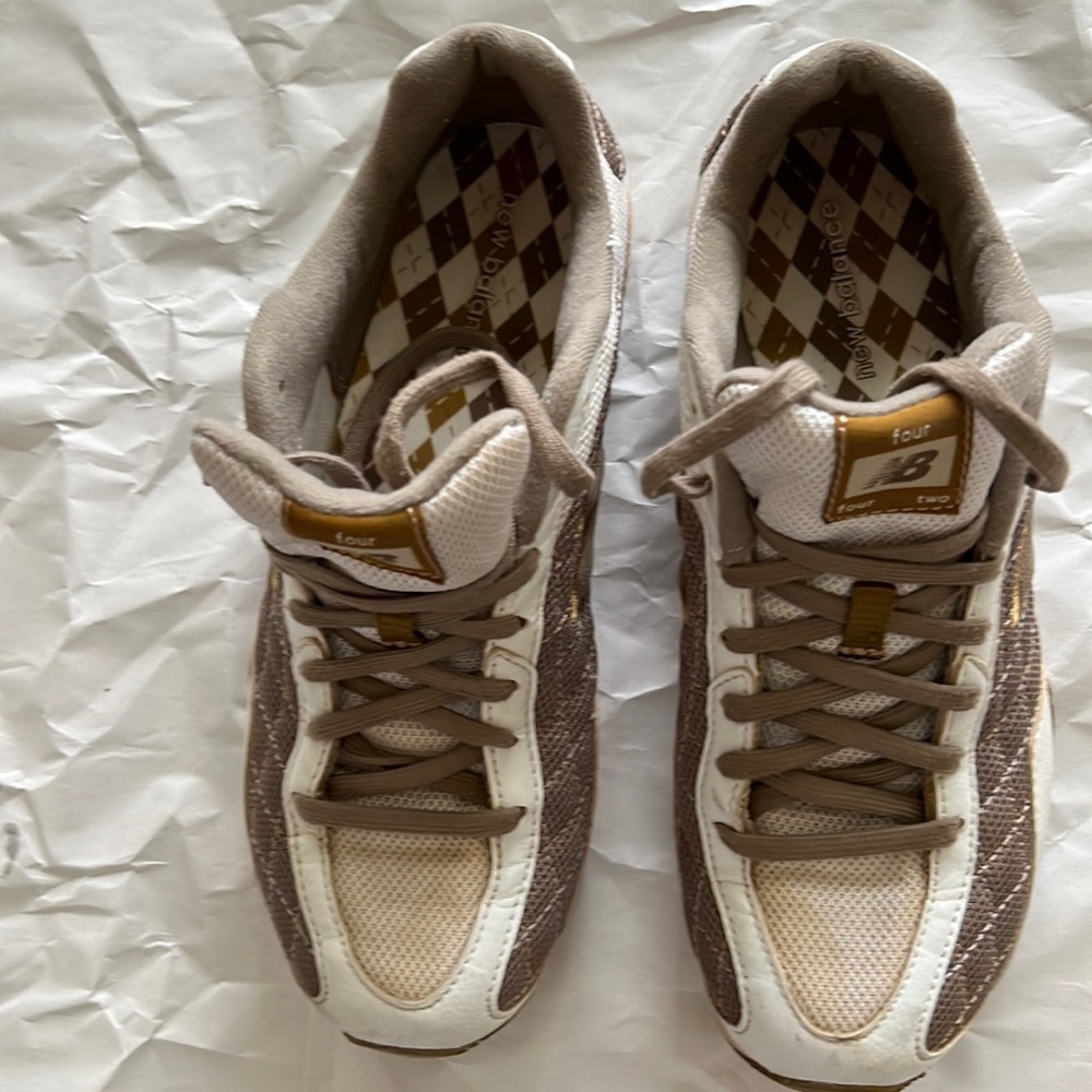 New Balance Casual Sneakers 7.5 Tan & White